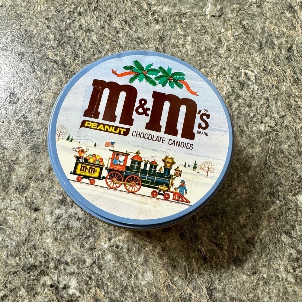 M&M'S Peanut Chocolate Candies Gold Tin